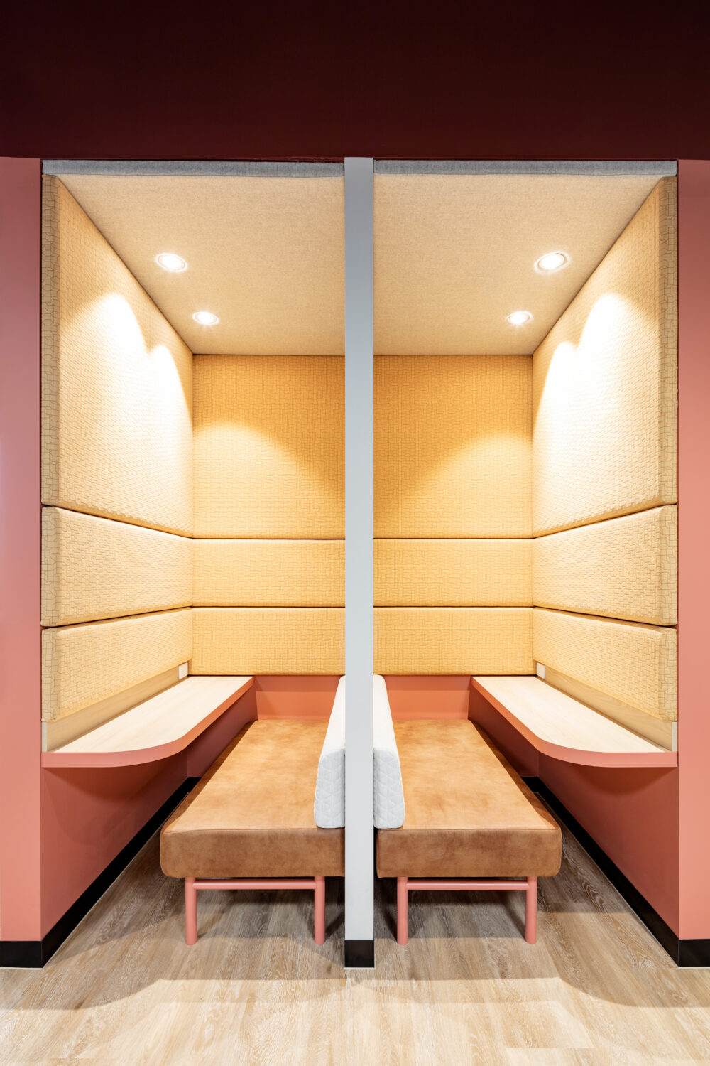 Open Table Hot Black